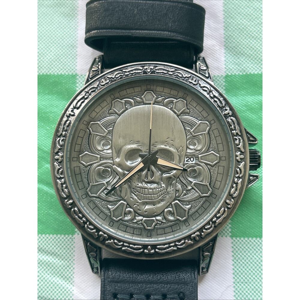 Skullistic Silver Tone Men’s Quartz Watch